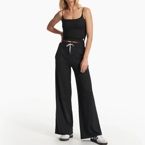 Vuori• Halo Essential Wideleg Pant Black - Picture 2 of 5